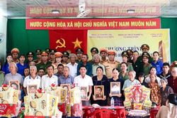 Công an xã ra mắt mô hình 'Bức ảnh tri ân'