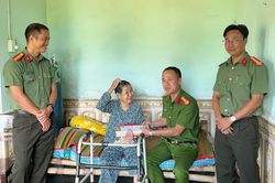 CAP Hòa Xuân tri ân Mẹ Việt Nam Anh hùng và các thế hệ lãnh đạo An ninh nhân dân