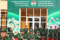 Bộ đội bi&ecirc;n ph&ograve;ng tr&igrave;nh diễn v&otilde; thuật tại giao lưu bi&ecirc;n giới Việt Nam - L&agrave;o
