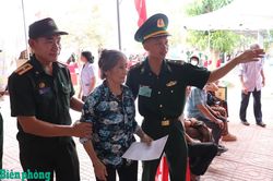 Chung sức chăm lo sức khỏe cho nhân dân hai bên biên giới
