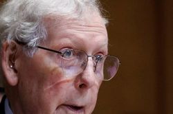 Mỹ xôn xao vì sự vắng mặt bí ẩn của Thượng nghị sĩ Mitch McConnell