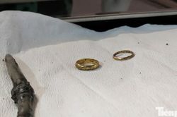 Ph&aacute;t hiện nhẫn v&agrave;ng, lọ dầu gi&oacute; b&ecirc;n h&agrave;i cốt liệt sĩ ở C&ocirc;ng vi&ecirc;n L&ecirc; Thị Ri&ecirc;ng