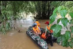 Tìm thấy thi thể cháu bé bị lũ cuốn trôi
