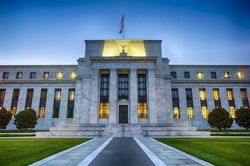 Fed: Giá dầu sẽ hạ nhiệt bất chấp nguy cơ xung đột tái diễn