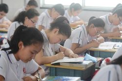 Trường học gây phản ứng dữ dội vì yêu cầu học sinh khai báo tài sản gia đình