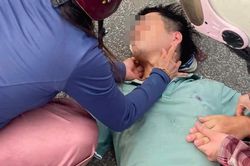 Dừng xe trên đường về nhà, điều dưỡng ép tim cứu người ngã quỵ giữa quảng trường
