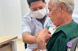 Khám sức khỏe miễn phí và tặng quà tri ân người có công, gia đình chính sách tại Bệnh viện Hữu nghị Việt Đức cơ sở Ninh Bình