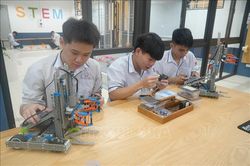 Phát triển Trường THPT chuyên Lam Sơn theo hướng hiện đại, chất lượng cao