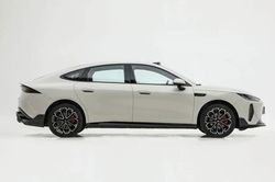 Xe sedan hạng D thiết kế đẹp, công suất 242 mã lực, giá gần 450 triệu đồng