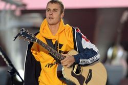Justin Bieber: 'Món hàng xa xỉ' của làng nhạc toàn cầu