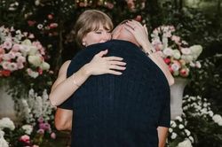 Travis Kelce lần đầu nhắc về màn cầu hôn Taylor Swift sau lễ cưới