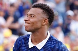 Mbappe tuyên bố không quan tâm Messi ghi bao nhiêu bàn