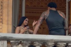 Cardi B g&acirc;y sốt v&igrave; loạt tương t&aacute;c th&acirc;n mật với sao nam nổi tiếng