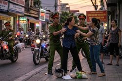 Bạo lực với phụ nữ nơi công cộng – Bài 2: Khi mâu thuẫn đời thường vượt lằn ranh pháp luật