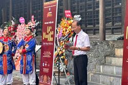 TP. Huế: Khai mạc triển lãm Di sản vàng son quy tụ nhiều cổ vật quý