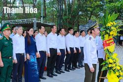 Đoàn đại biểu tỉnh Thanh Hóa dâng hương tri ân các Anh hùng liệt sĩ tại tỉnh Quảng Trị