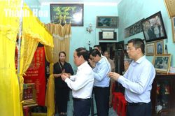 Phó Thủ tướng Chính phủ Lê Tiến Châu dâng hương tưởng nhớ Anh hùng Lực lượng vũ trang Nhân dân Ngô Thị Tuyển
