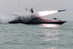 Iran tuy&ecirc;n bố ph&oacute;ng t&ecirc;n lửa tấn c&ocirc;ng trung t&acirc;m chỉ huy v&agrave; căn cứ qu&acirc;n sự Mỹ ở Trung Đ&ocirc;ng