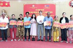 X&atilde; Vĩnh Phong b&agrave;n giao 24 căn nh&agrave; Đại đo&agrave;n kết