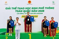 Bắc Ninh: Gặt v&agrave;ng từ v&otilde; cổ truyền