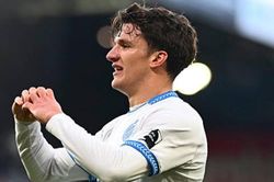 Arsenal chốt giá 35 triệu bảng cho Christos Tzolis: Cú áp phe ngoạn mục trước MU