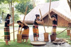&Acirc;m vang nhịp ch&agrave;y Bom Bo