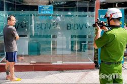 Bắt giữ 2 đối tượng giật tài sản người rút tiền tại trụ ATM