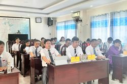 Kỳ họp thứ hai HĐND xã Khánh Vĩnh khóa II