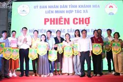 Khai mạc Phi&ecirc;n chợ kết nối ti&ecirc;u thụ sản phẩm đặc trưng v&ugrave;ng đồng b&agrave;o d&acirc;n tộc thiểu số v&agrave; miền n&uacute;i