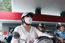 Giá xăng hôm nay 10/7 tại PVOIL, Petrolimex, Thalexim và Mipecorp: Vision đầy bình không đến 100.000 đồng