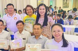 Lâm Đồng có 30 người được trao học bổng 'Học không bao giờ cùng'