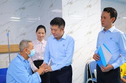 Những tấm thẻ nghĩa tình