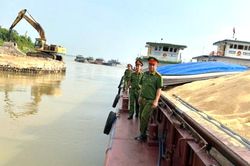 Kiểm tra điều kiện an to&agrave;n vận tải tr&ecirc;n s&ocirc;ng v&agrave; c&ocirc;ng t&aacute;c vận h&agrave;nh hồ thủy điện Tuy&ecirc;n Quang