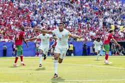 Mbappe c&acirc;n bằng Messi trong cuộc đua Vua ph&aacute; lưới World Cup