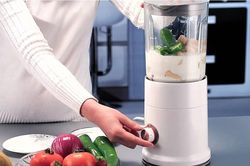 Nên chọn máy xay đa năng, cầm tay hay loại chỉ có một chức năng?