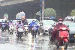 Hà Nội còn mưa tới ngày 12/7