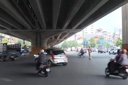 C&ocirc;ng an Th&agrave;nh phố tổ chức ph&acirc;n luồng giao th&ocirc;ng ng&agrave;y 11/7