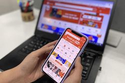 Người b&aacute;n tr&ecirc;n s&agrave;n thương mại điện tử phải chịu chi ph&iacute; gần 35%
