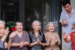 Thích ứng với già hóa dân số