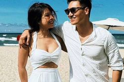 'Mày yêu tao á?': Câu hỏi bất ngờ của cô bạn học năm nào lại mở đầu cho chuyện tình đẹp hơn 20 năm của nam nghệ sĩ quê Hà Nội