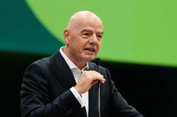 Chủ tịch FIFA nhận lương hơn 150 tỷ đồng