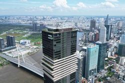 Ngân hàng đầu tiên đặt trụ sở ở trung tâm tài chính, cam kết dòng vốn 2 tỷ USD