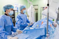 Cứu sống nam bệnh nhân ngoại quốc bị tắc hoàn toàn 'động mạch sinh mệnh'