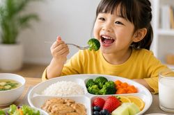 Xây dựng bữa ăn cân đối cho trẻ theo từng độ tuổi: Nền tảng để trẻ phát triển toàn diện và phòng ngừa bệnh tật