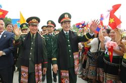 Giao lưu quốc ph&ograve;ng Việt Nam - L&agrave;o: Bồi đắp t&igrave;nh hữu nghị từ nơi bi&ecirc;n cương