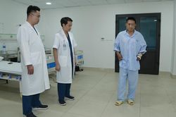 Sau 14 năm đau đớn vì di chứng tai nạn, người đàn ông đã tìm lại bước đi