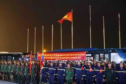Đón những 'anh hùng' cứu hộ Việt Nam trở về từ tâm chấn động đất kép Venezuela