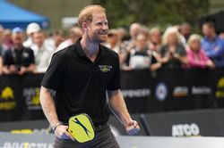 Hoàng tử Harry lần đầu chơi pickleball
