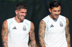 Hai 'vệ sĩ' điển trai của Messi