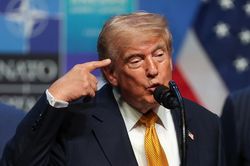 Ông Trump chỉ thị 'đáp trả chưa từng thấy' nếu bị Iran ám sát